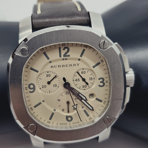 〽️ Burberry 〽️ Classic BBY1101 Chronograph Watch - Picture 4 of 11